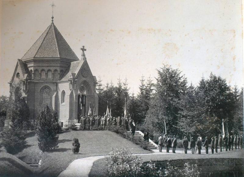 Pohřeb knížete Karla Maxe Lichnovského 1. března 1928 v Chuchelné